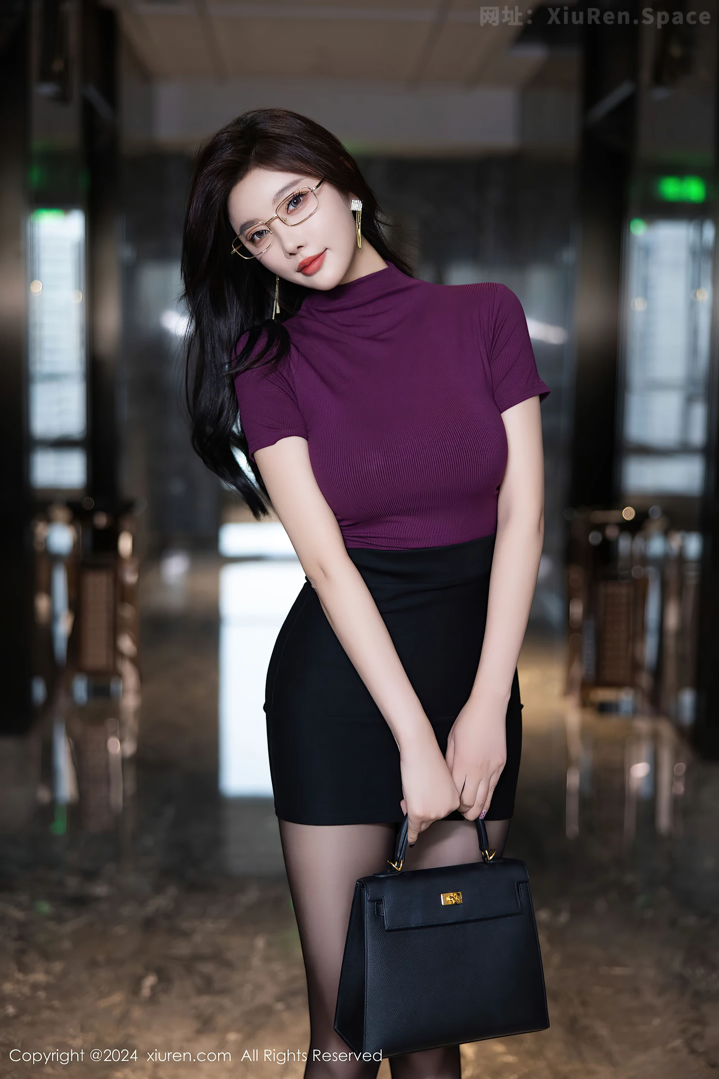 图片[2]-[XiuRen秀人网] VOL.9421 女神杨晨晨Yome性感紫色内衣配超薄无内黑色秀丰腴身材诱惑写真80P-秀人网官方网站